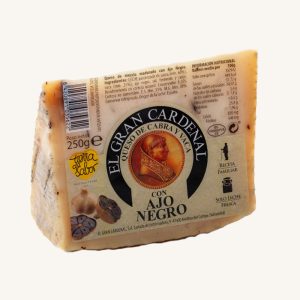 Fromage mixte au lait de chèvre et de vache à l'ail noir, quartier