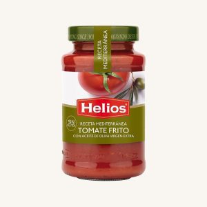 Sauce tomate frite à la méditerranéenne avec huile d'olive extra vierge, pot de taille moyenne