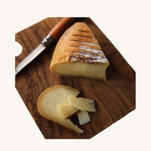 Fromage semi-affiné artisanal Mahón-Menorca DOP, meule