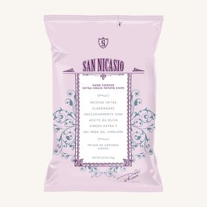 Chips de pommes de terre à l'huile d'olive extra vierge cuites à la main avec du sel rose de l'Himalaya, d'Andalousie, sachet