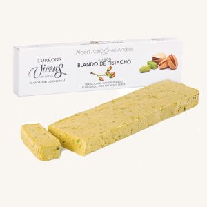 Torrons Vicens Nougat Tendre Pistache Verte (turrón / torró fade de pistache), par les chefs Albert Adrià & José Andrés Vicens, maison
